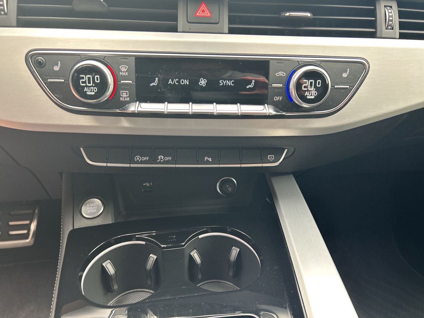 Fahrzeugabbildung Audi A4 AVANT SLINE 35 TDI AHK,LED,BUSINESS, CARPLAY