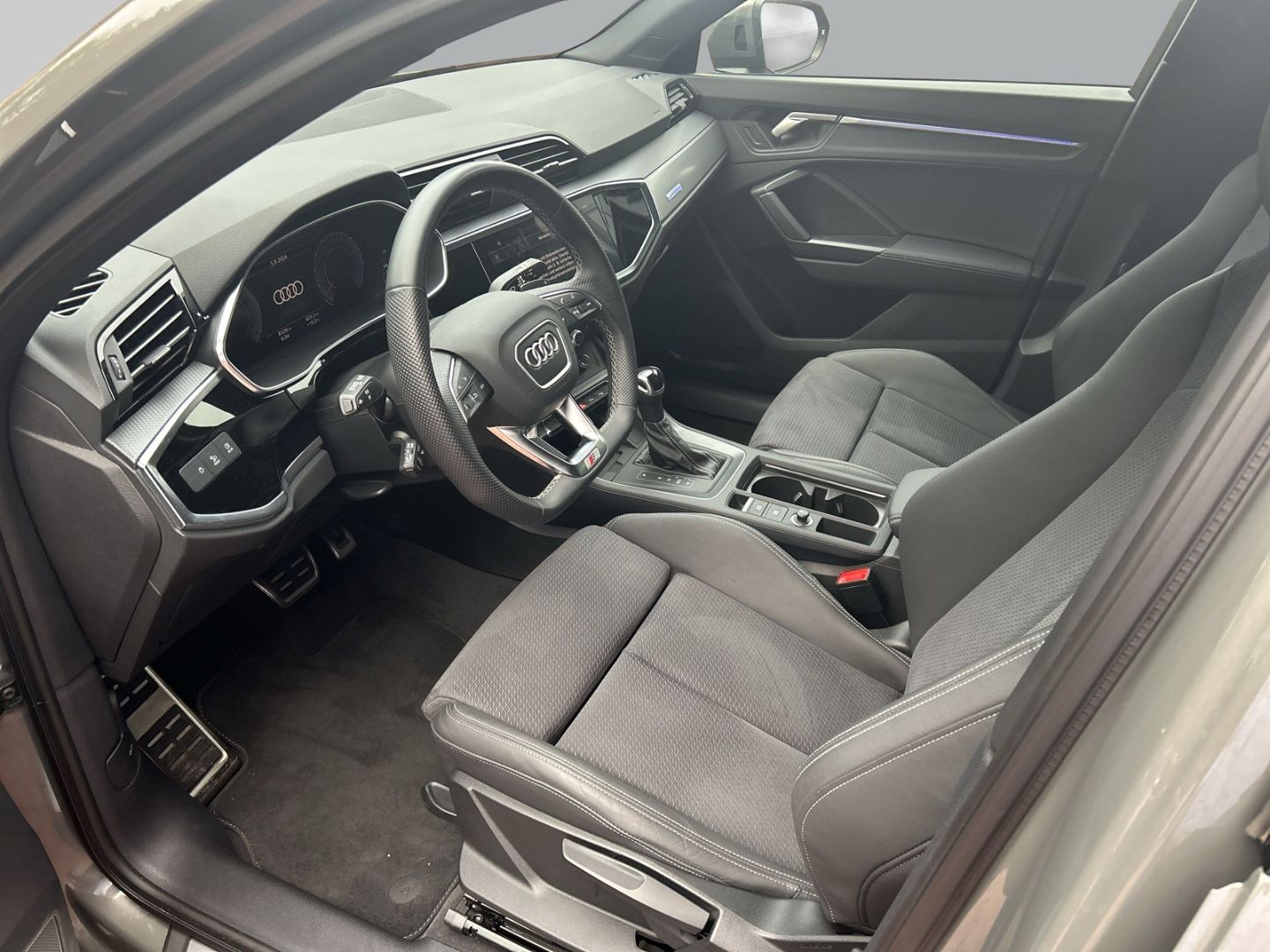 Fahrzeugabbildung Audi Q3 SLINE 35 TDI MATRIX,KAMERA,CARPLAY,ACC,AHK