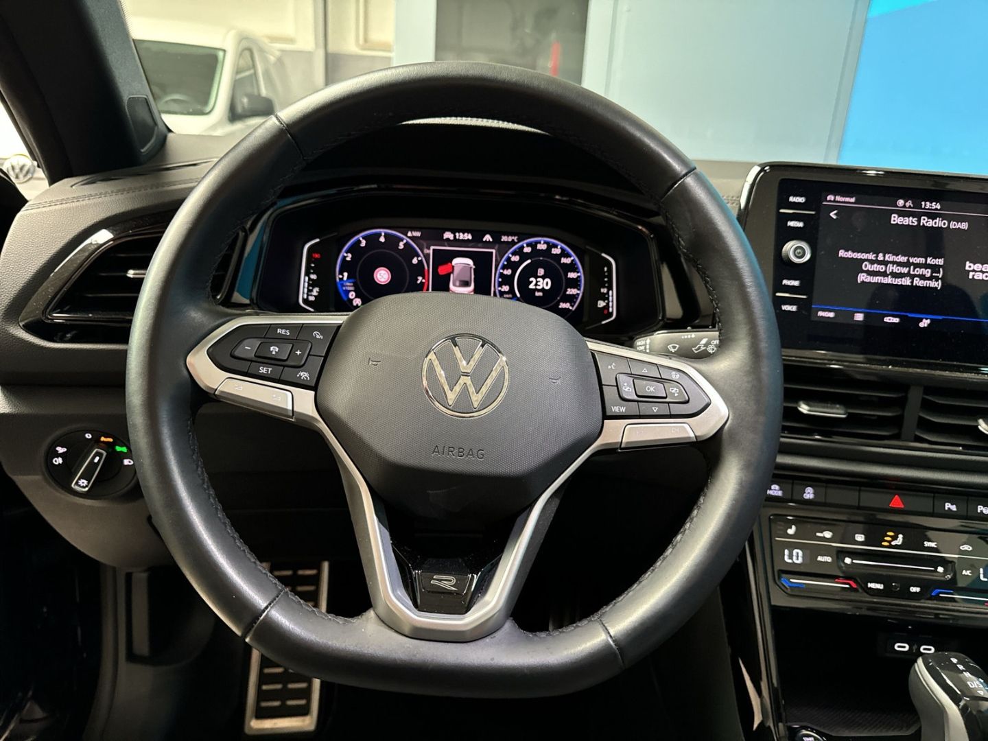 Fahrzeugabbildung Volkswagen T-Roc Cabriolet 1.5 TSI R-Line OPF (EURO 6d) LED