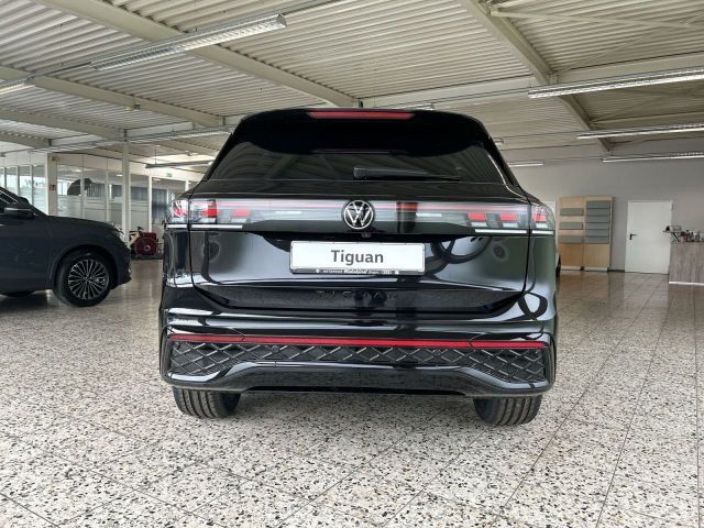 Fahrzeugabbildung Volkswagen Tiguan R-Line 2.0lTDI MATRIX AHK HuD AREA VIEW