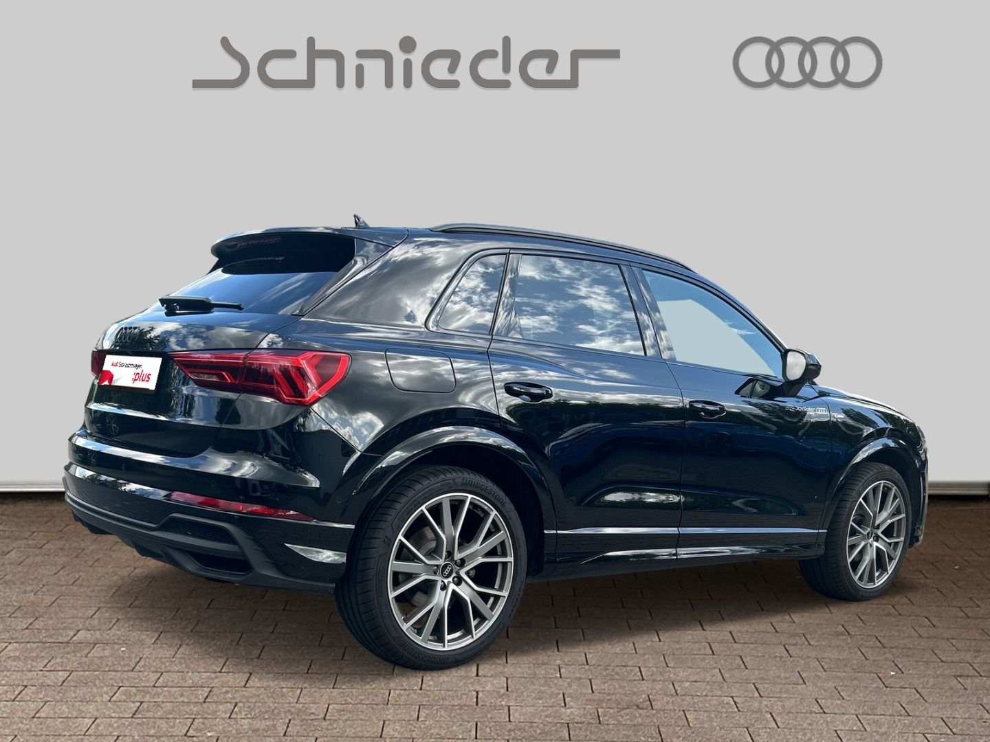 Fahrzeugabbildung Audi Q3 SLINE 35 TFSI MATRIX,KAMERA,AHK,ACC,SHZ Navi