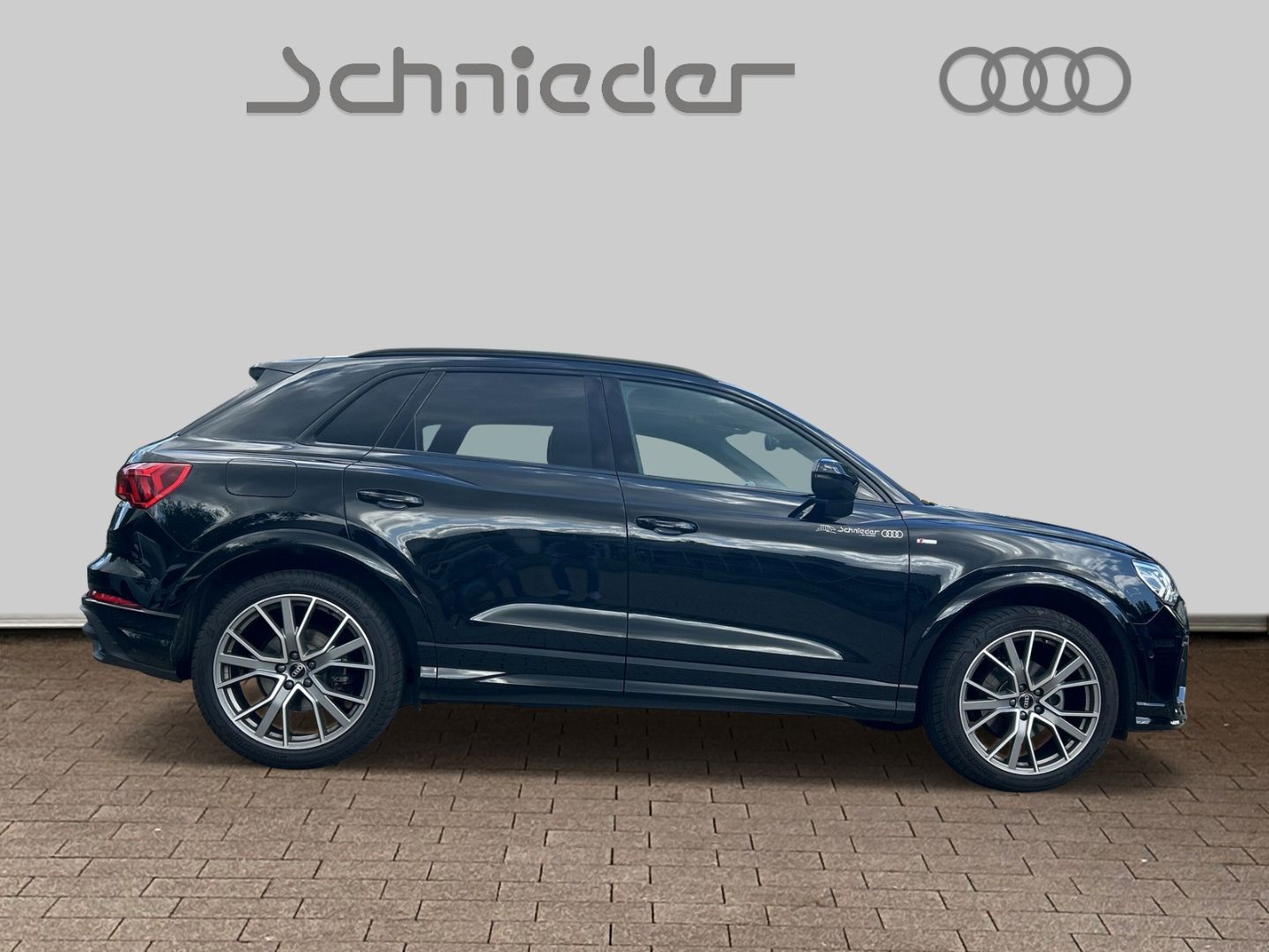 Fahrzeugabbildung Audi Q3 SLINE 35 TFSI MATRIX,KAMERA,AHK,ACC,SHZ Navi