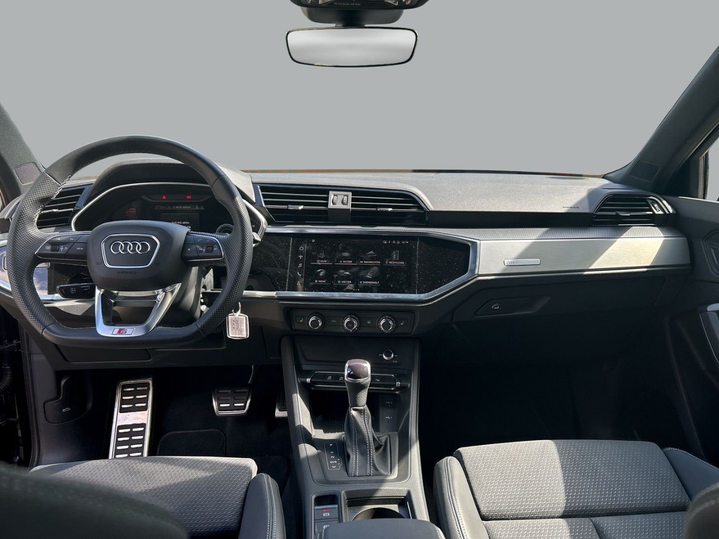 Fahrzeugabbildung Audi Q3 SLINE 35 TFSI MATRIX,KAMERA,AHK,ACC,SHZ Navi