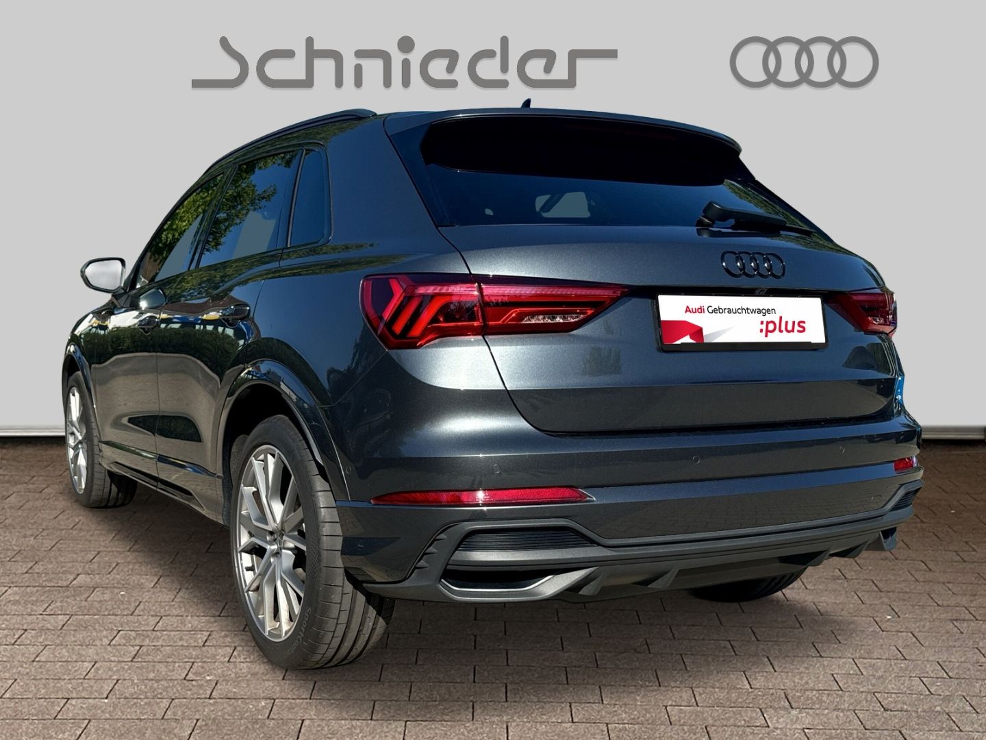 Fahrzeugabbildung Audi Q3 SLINE 35 TFSI MATRIX,KAMERA,AHK,ACC,SHZ Navi