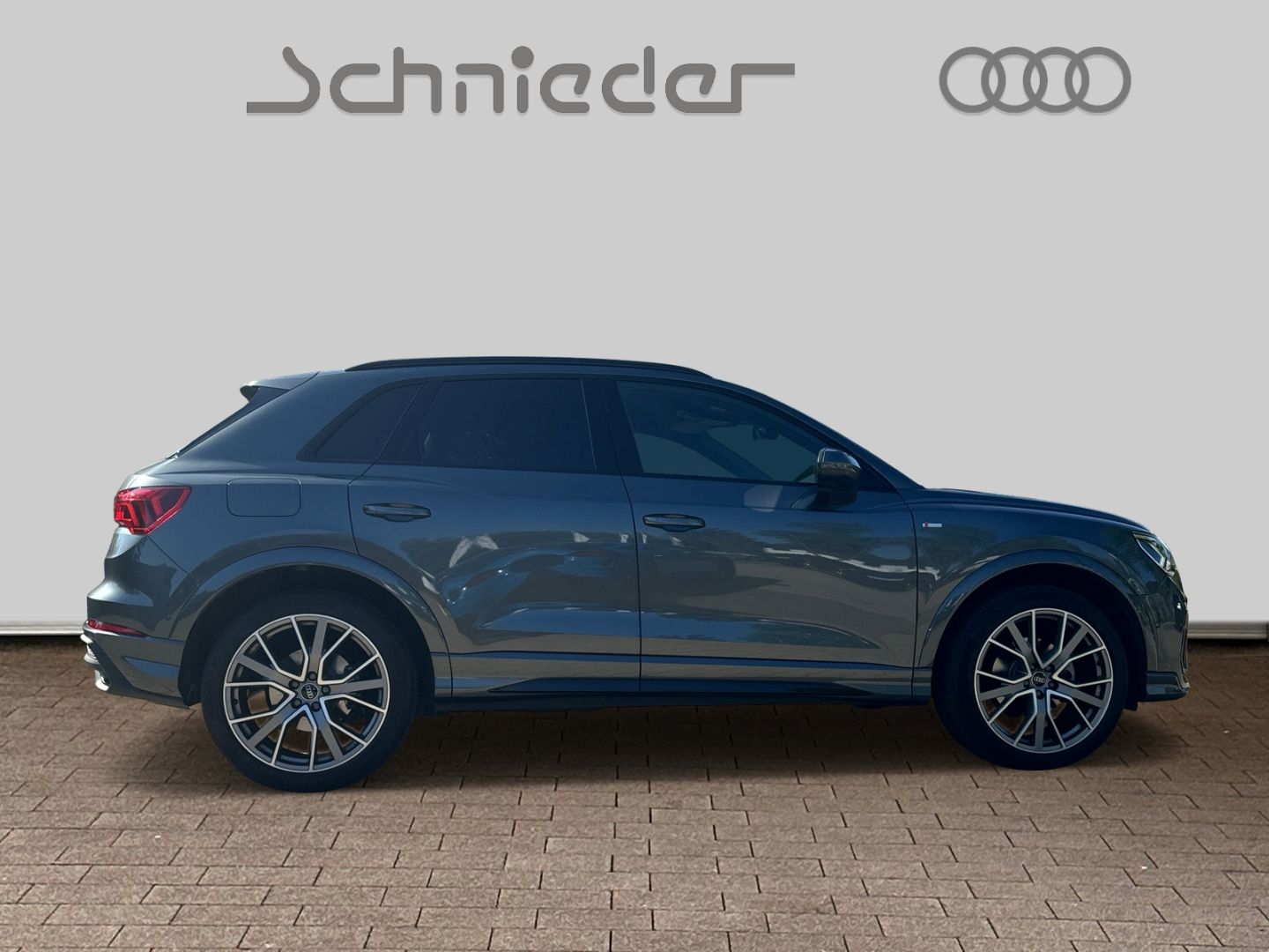 Fahrzeugabbildung Audi Q3 SLINE 35 TFSI MATRIX,KAMERA,AHK,ACC,SHZ Navi