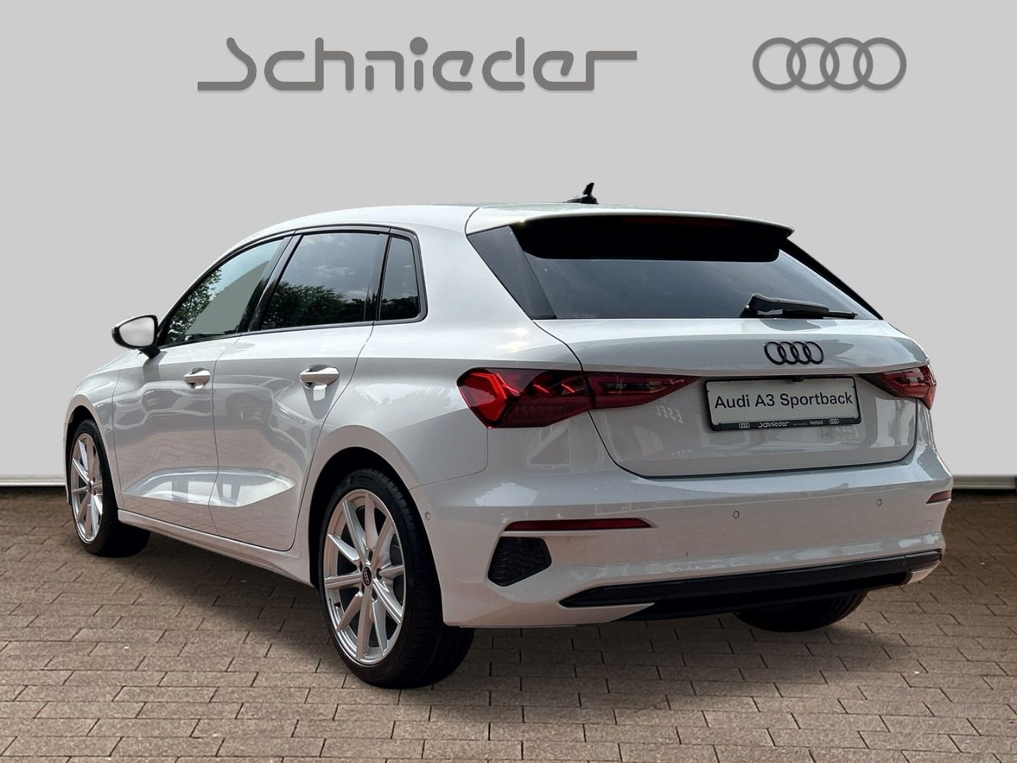 Fahrzeugabbildung Audi A3 SPORTB. ADVANCED LED,KAMERA,AHK,CARPLAY Navi