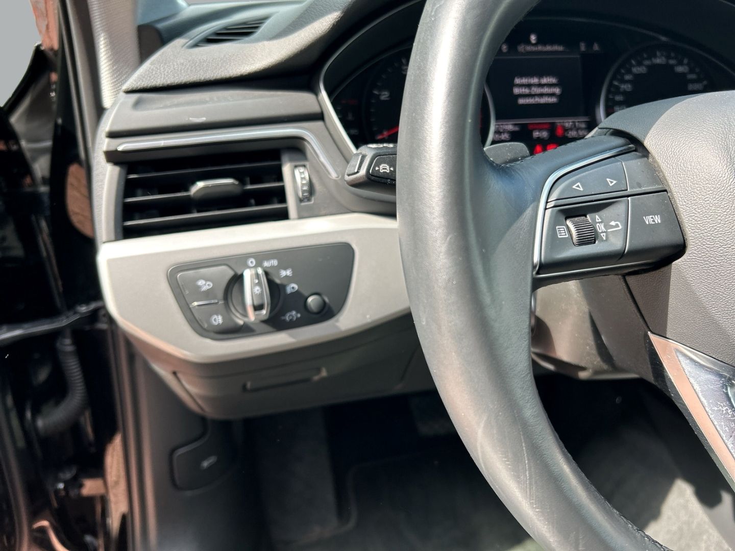 Fahrzeugabbildung Audi A4 Avant 30 TDI S tronic Navi ACC AHK PDC Phone