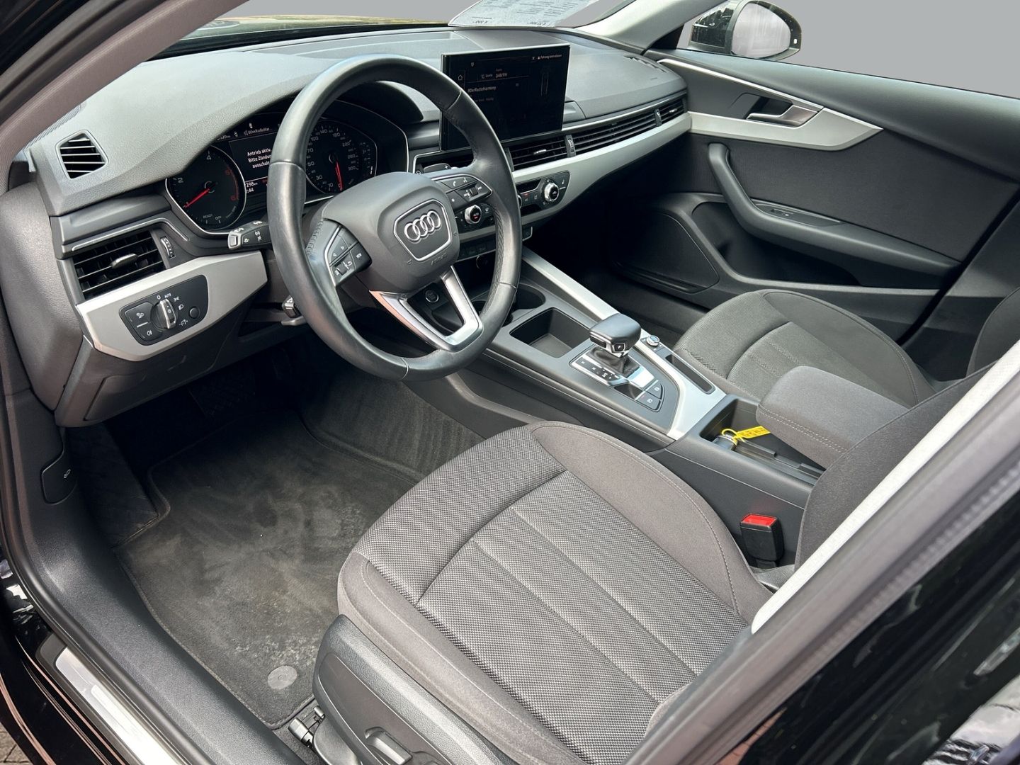 Fahrzeugabbildung Audi A4 Avant 30 TDI S tronic Navi ACC AHK PDC Phone