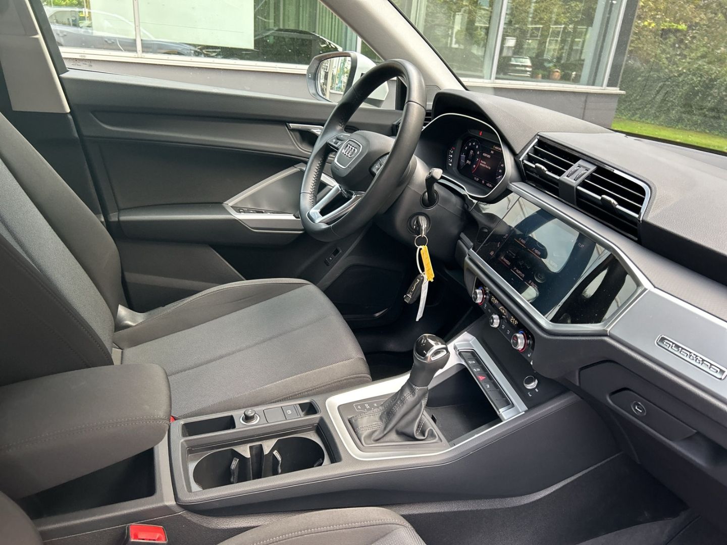 Fahrzeugabbildung Audi Q3 40 2.0 TFSI QUATTRO,LED,PDC,VIRTUAL,CARPLAY