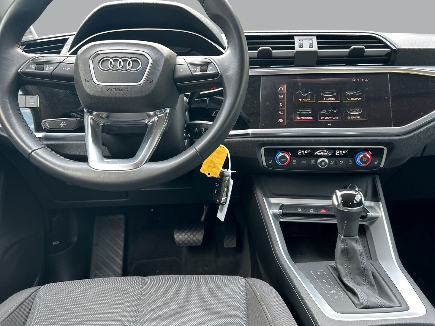 Fahrzeugabbildung Audi Q3 40 2.0 TFSI QUATTRO,LED,PDC,VIRTUAL,CARPLAY