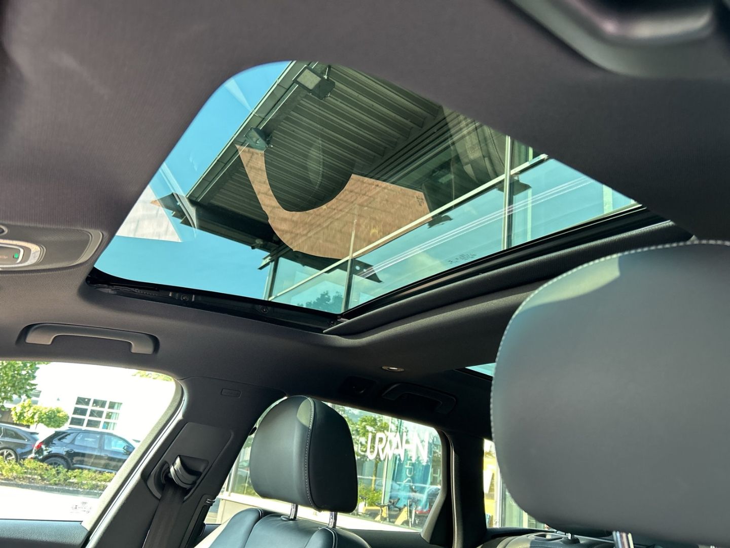 Fahrzeugabbildung Audi A6 AVANT 50TFSIe PANO,VIRTUAL,MATRIX,B&O,APPLE