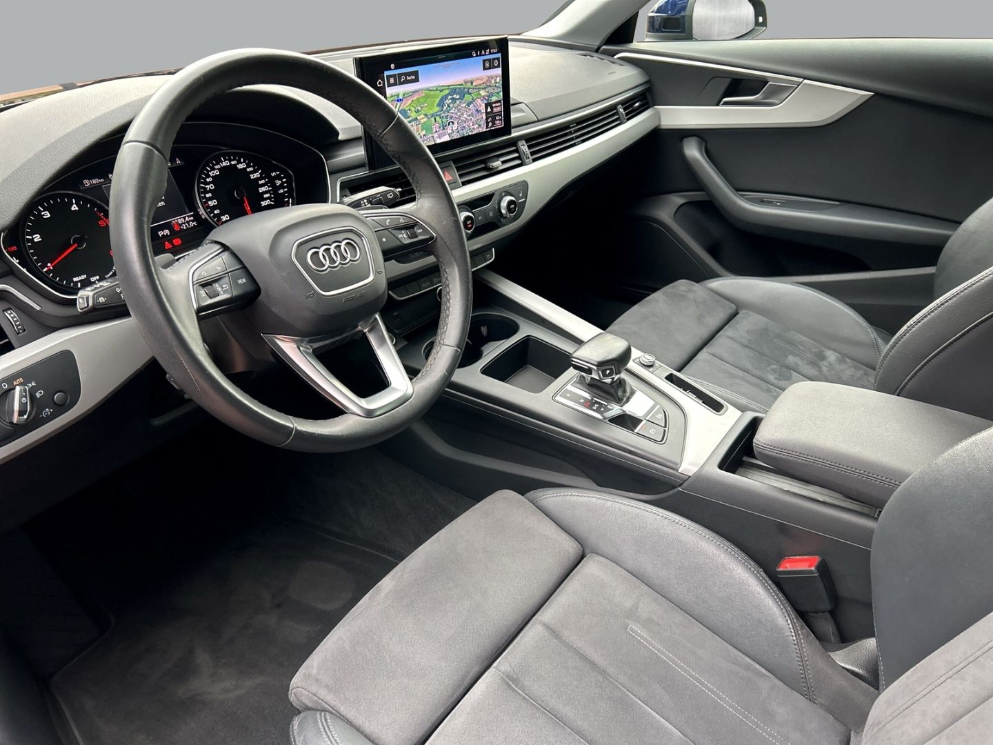 Fahrzeugabbildung Audi A4 AVANT 30TDI LED,AHK,LEDER,NAVI,PDC,SHZ