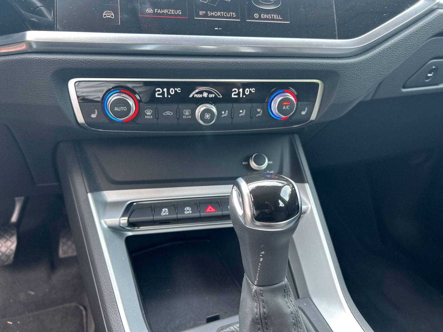 Fahrzeugabbildung Audi Q3 40TFSI QUATTRO,LED,PDC,VIRTUAL,CARPLAY,