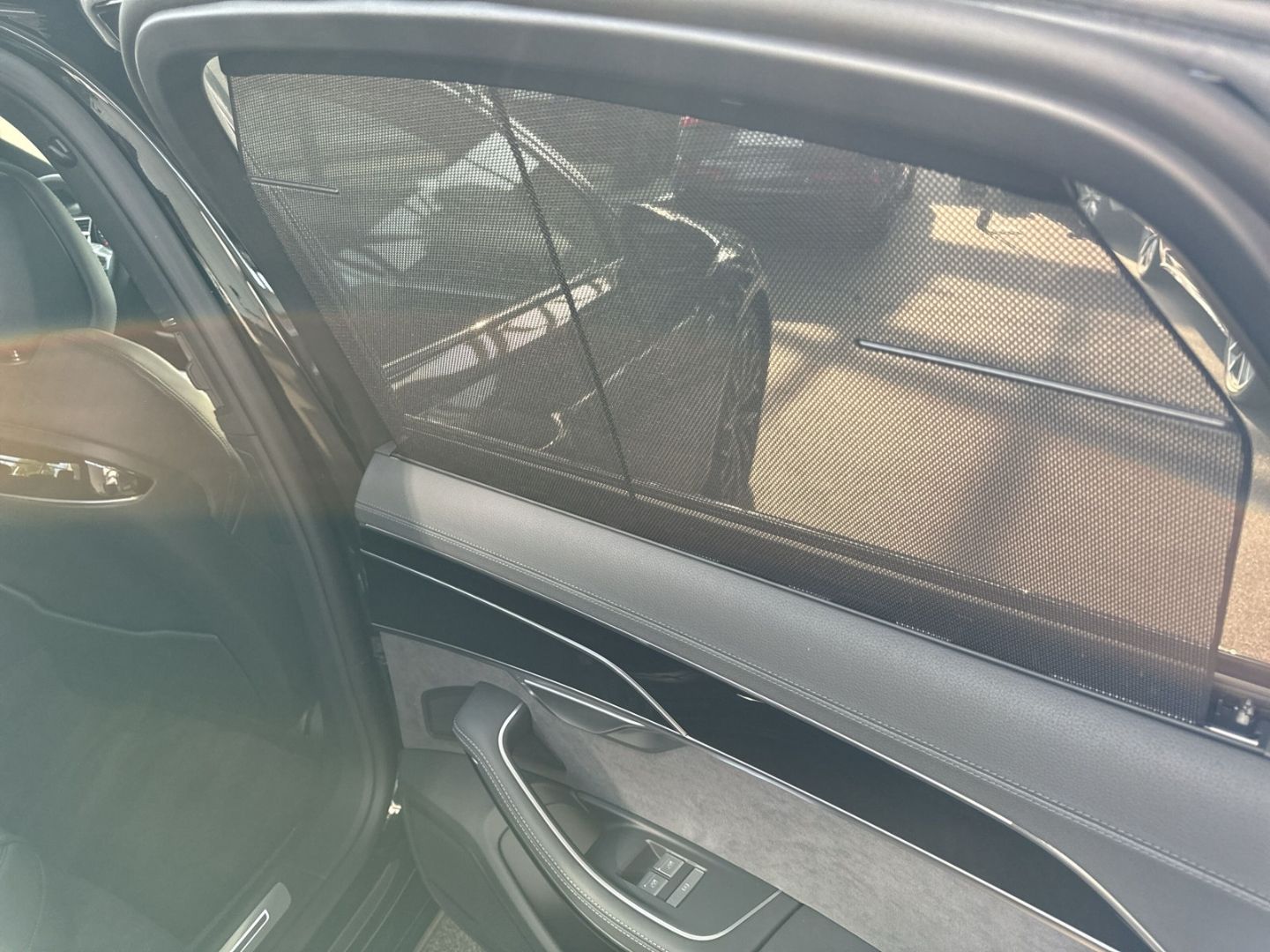 Fahrzeugabbildung Audi A8 60 TFSIe PANO,MATRIX,AHK,HEADUP,ASSITENZPAKET