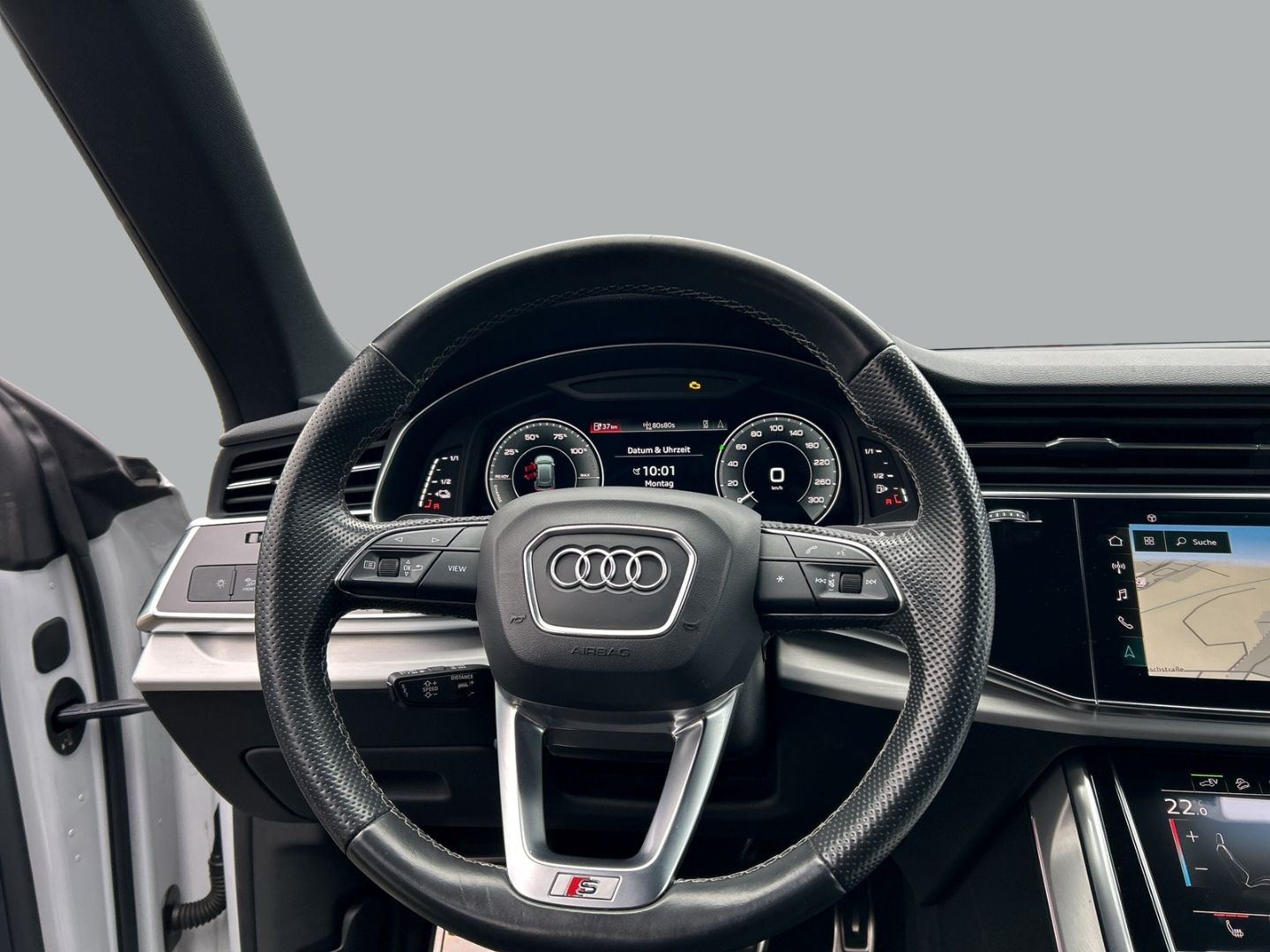 Fahrzeugabbildung Audi Q8 55TFSI e MATRIX,LED,AHK,LUFT,VIRTUAL,HUD