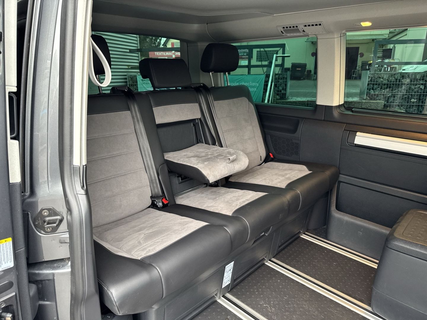 Fahrzeugabbildung Volkswagen T6.1 California 2.0 TDI Beach Camper Edition 4 M