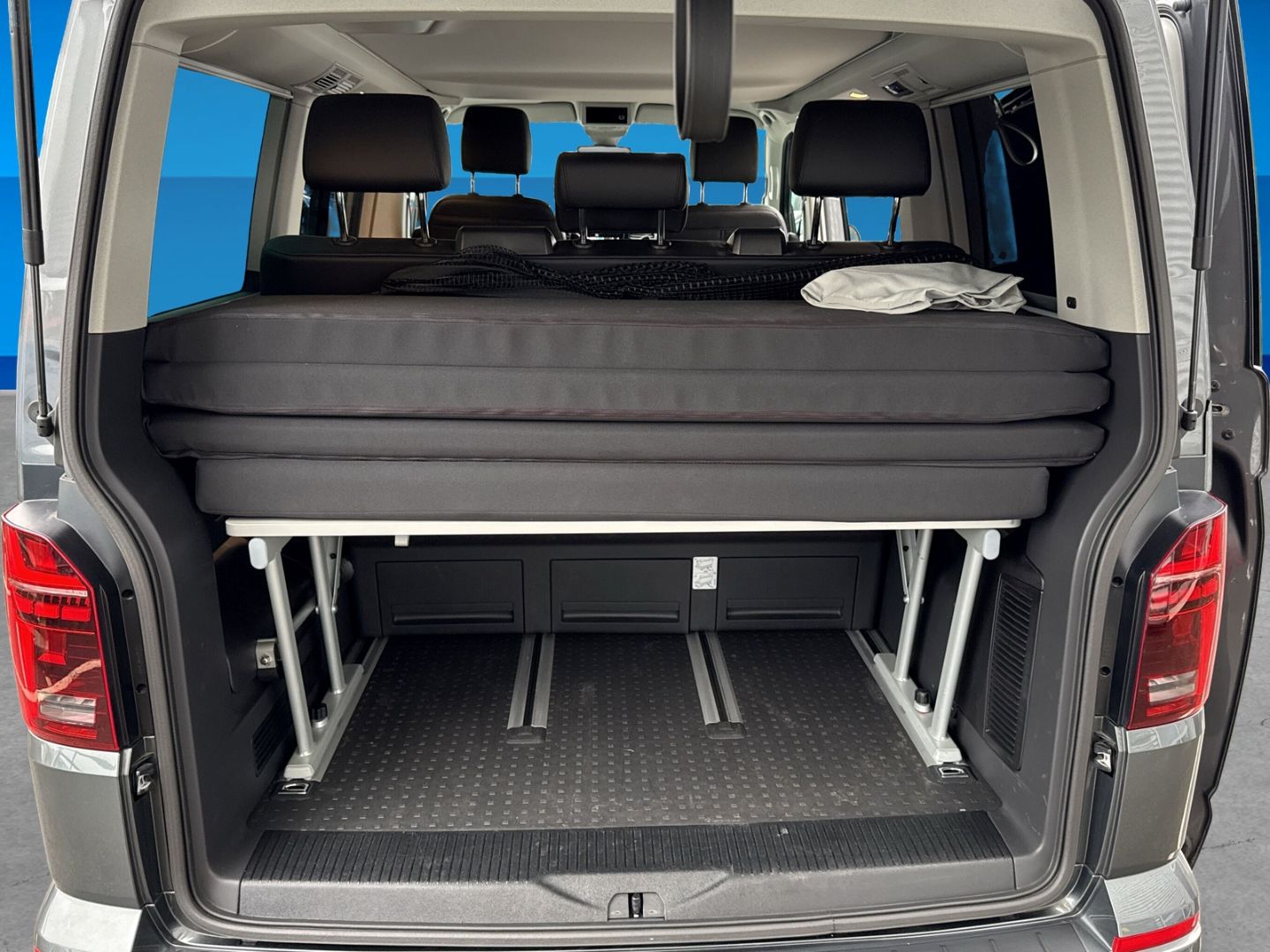 Fahrzeugabbildung Volkswagen T6.1 California 2.0 TDI Beach Camper Edition 4 M