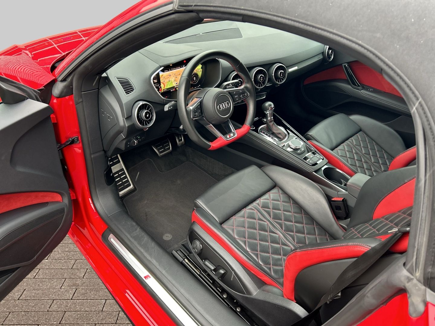 Fahrzeugabbildung Audi TT 2.0TFSI ROADSTER QUATTRO LED,VIRTUAL,SHZ,COMP