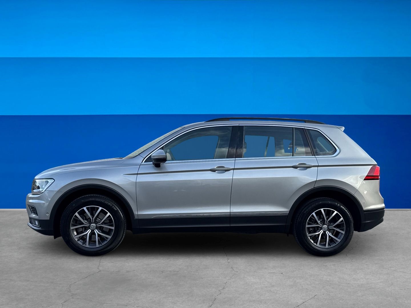 Fahrzeugabbildung Volkswagen Tiguan 2.0 TSI Comfortline 4Motion  AHK  ACC